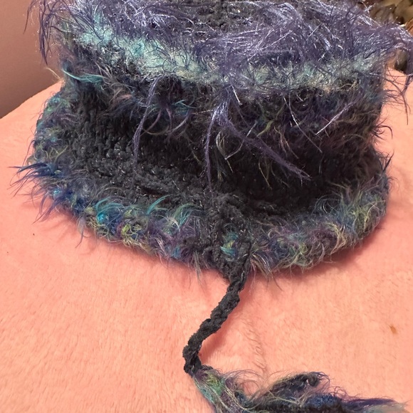 Woman’s hat - Picture 3 of 4